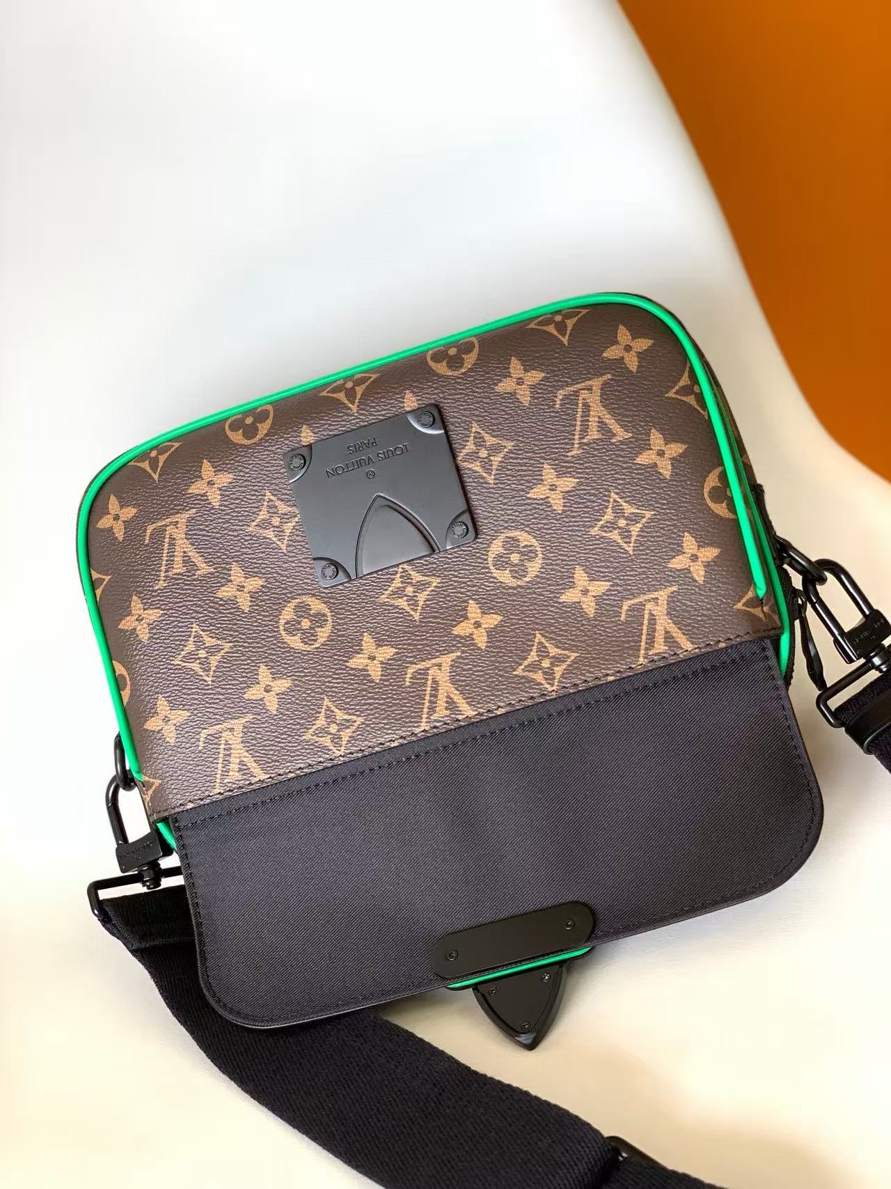 LV Handbags AAA(Men)-333