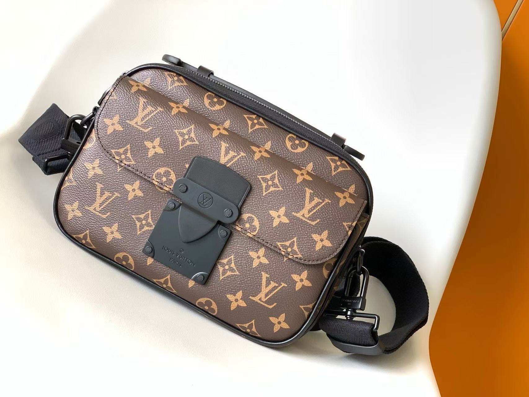 LV Handbags AAA(Men)-335