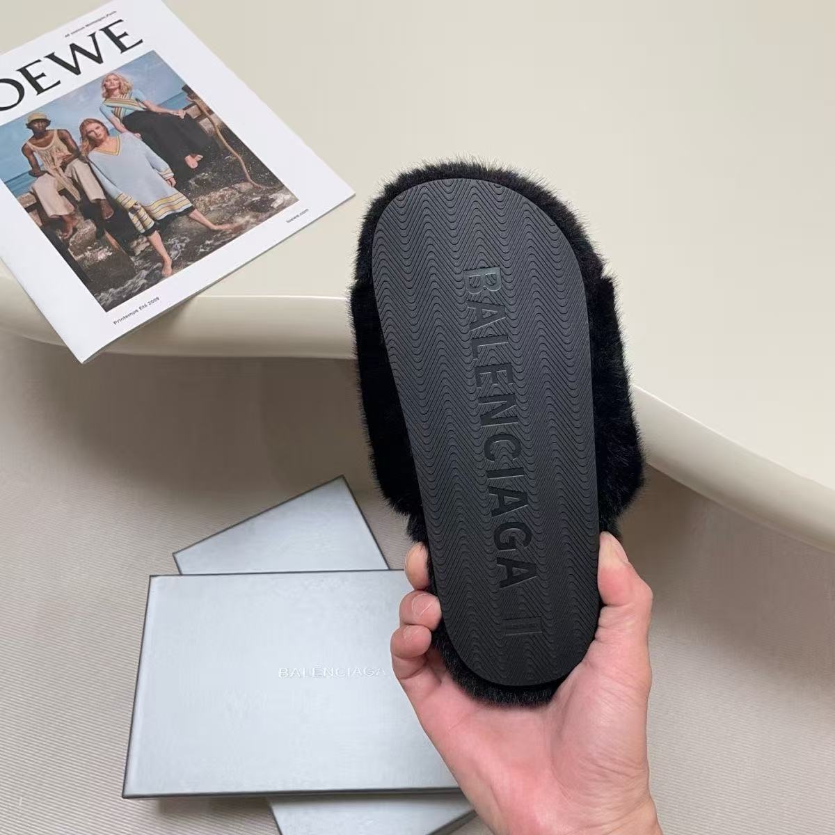 Balenciaga Slippers Women(AAA)-008