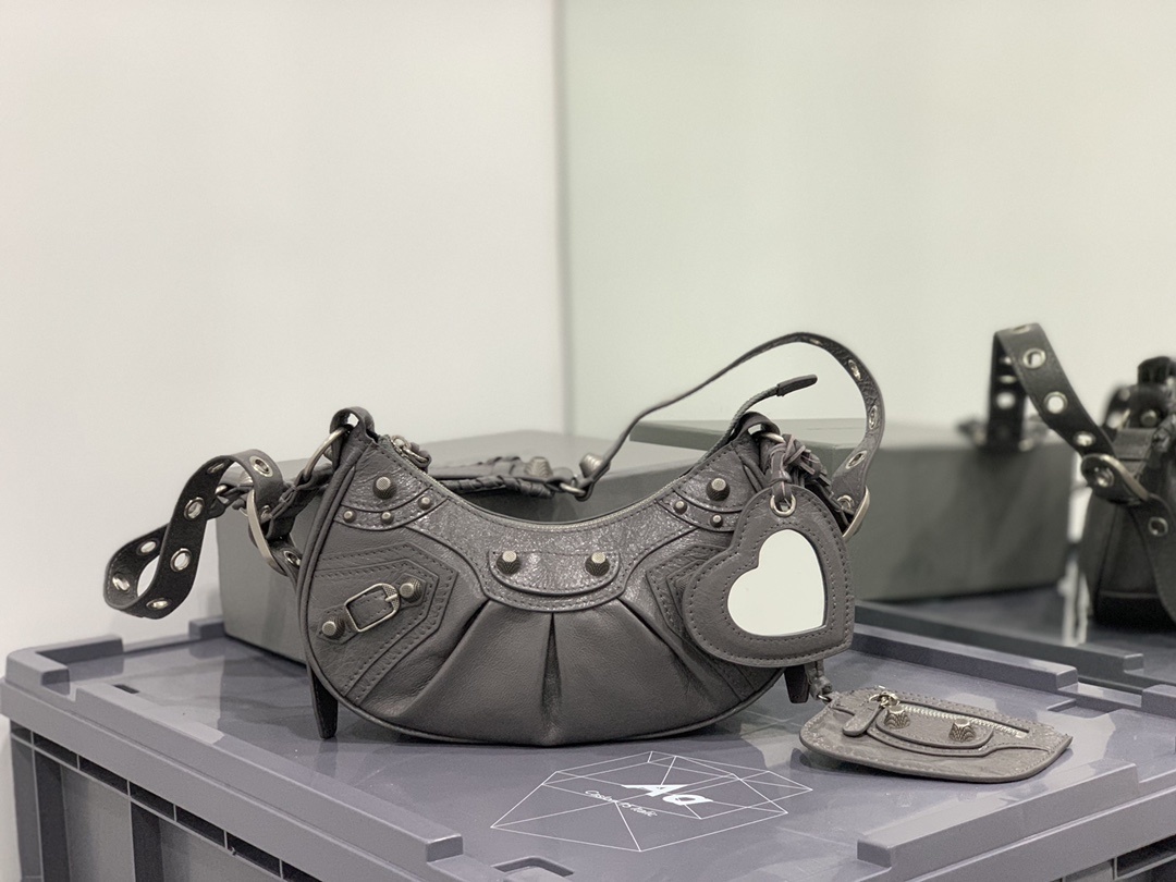 Balenciaga Handbags AAAA(Women)-011