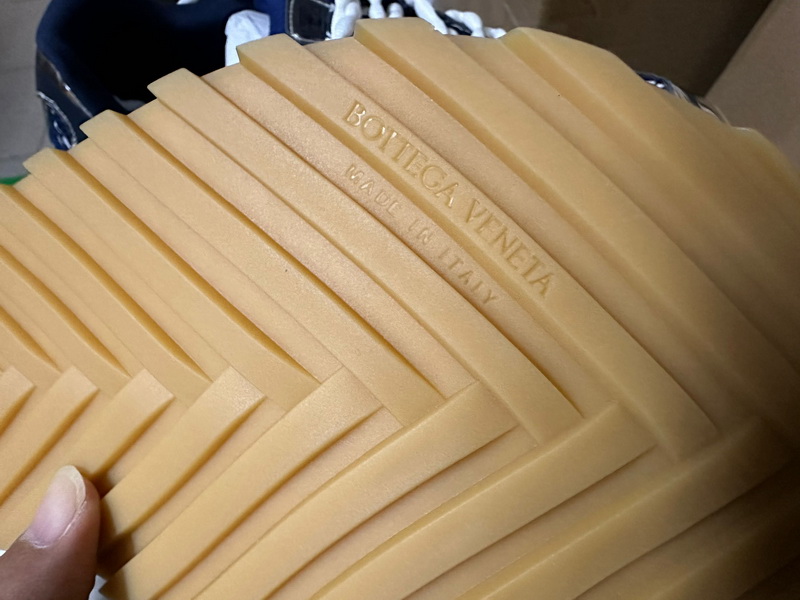 Bottega Veneta Shoes(AAA)-041