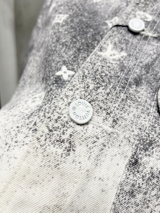 LV Jacket-135
