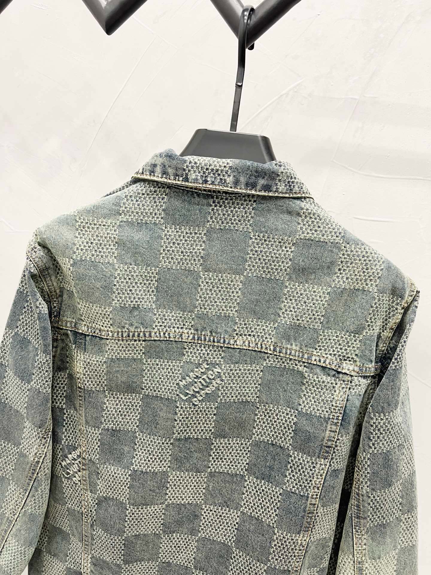 LV Jacket-147