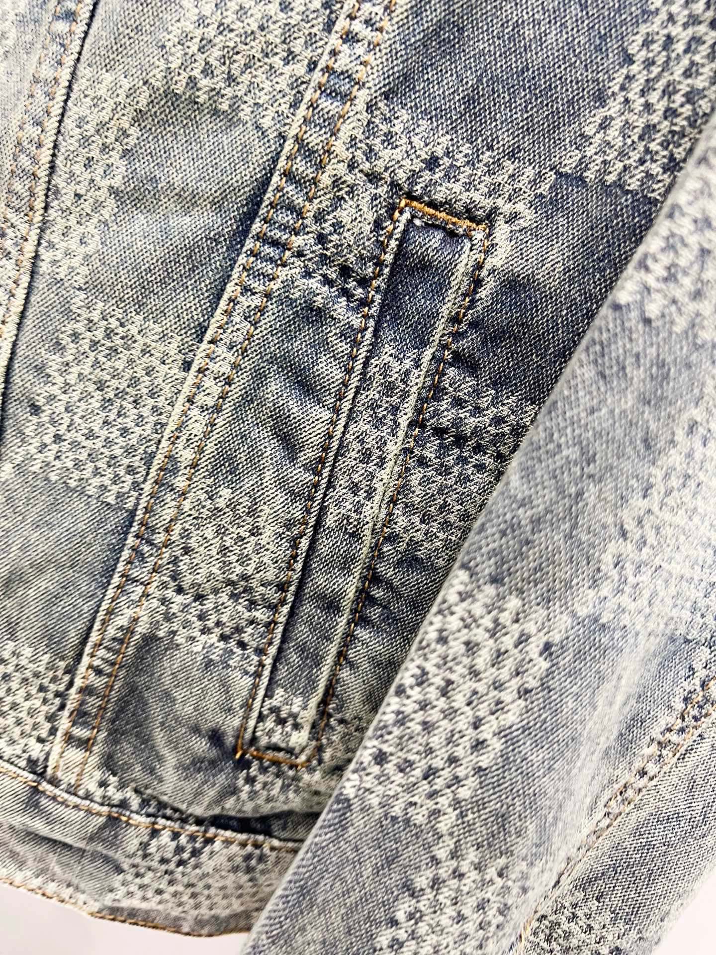 LV Jacket-147