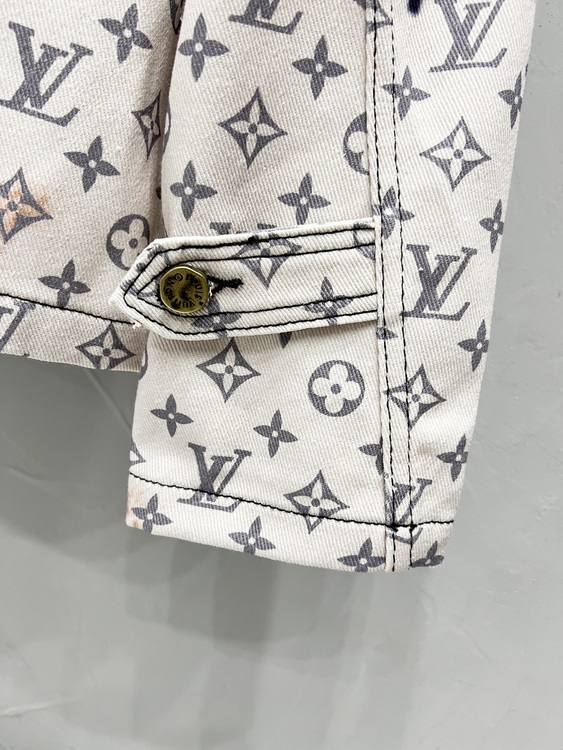 LV Jacket-149