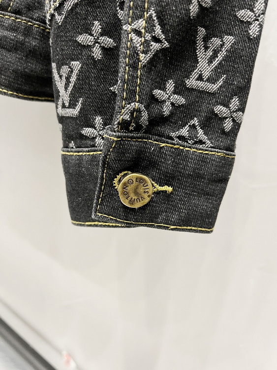 LV Jacket-153