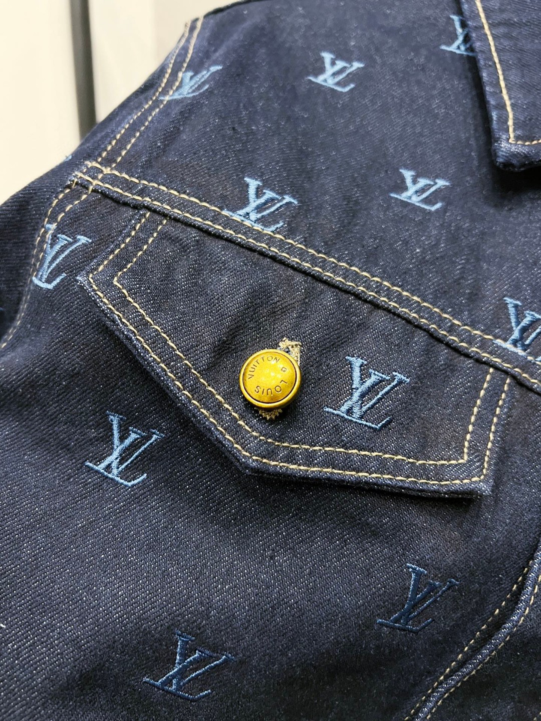 LV Jacket-162